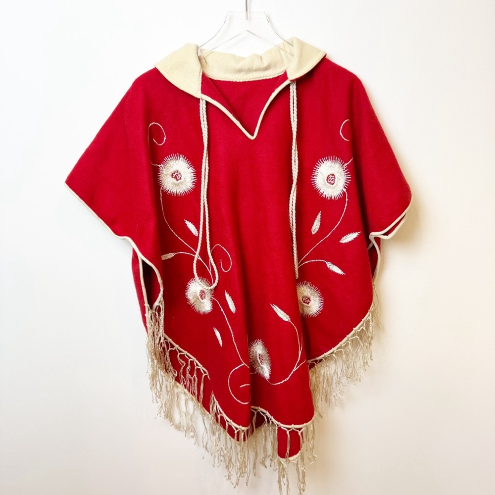 Vintage | 50s 60s Boho Foral Embroidered Fringe Poncho Cape